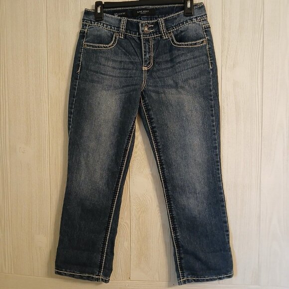 Nine West Women's Size 28/6 Date Night Fit Mid Rise Denim Capri Jeans Annette - Picture 1 of 9